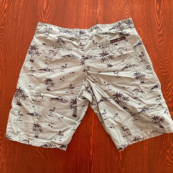 Beverly Hills Polo Club men’s 34 Teal Shorts with palm trees and flamingo print - Picture 2 of 8
